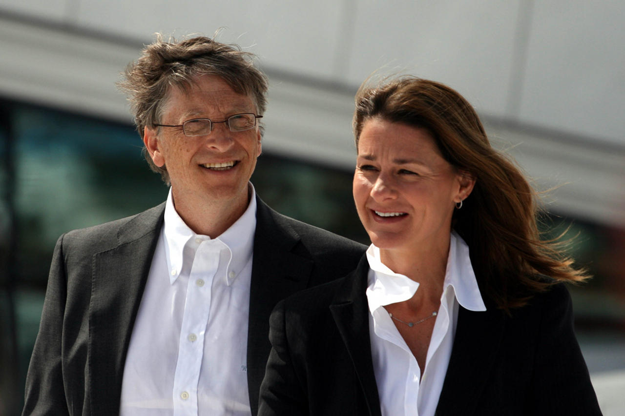 Вот и настал день, когда по Биллу заскучали. К сожалению, основателя Microsoft нынче больше волнуют семья и его благотворительный фонд (на фото: Билл и Мелинда Гейтс).