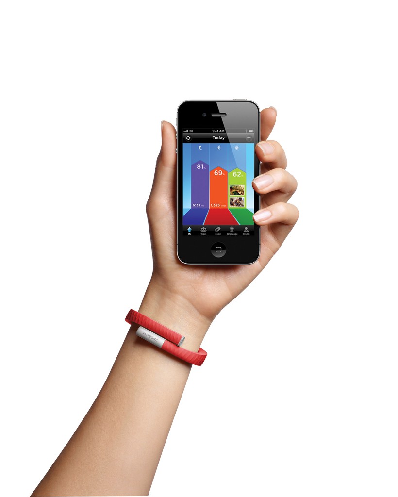 Jawbone UP лишён Bluetooth-передатчика и подключается к смартфону через аудиоразъём. Это ограничивает его возможности, но не все так скромны: многочисленные конкуренты UP (см. далее) оснащены и средствами беспроводной связи, и массой дополнительных сенсоров, помимо акселерометра.
