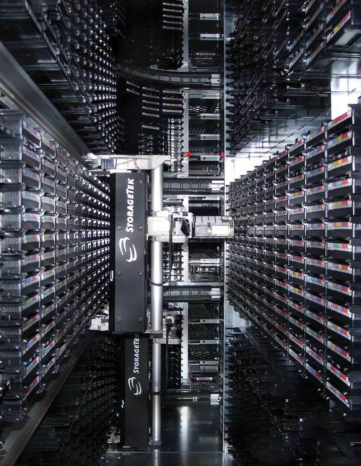 Ленточное хранилище данных в CERN (фото: hardware.slashdot.org).