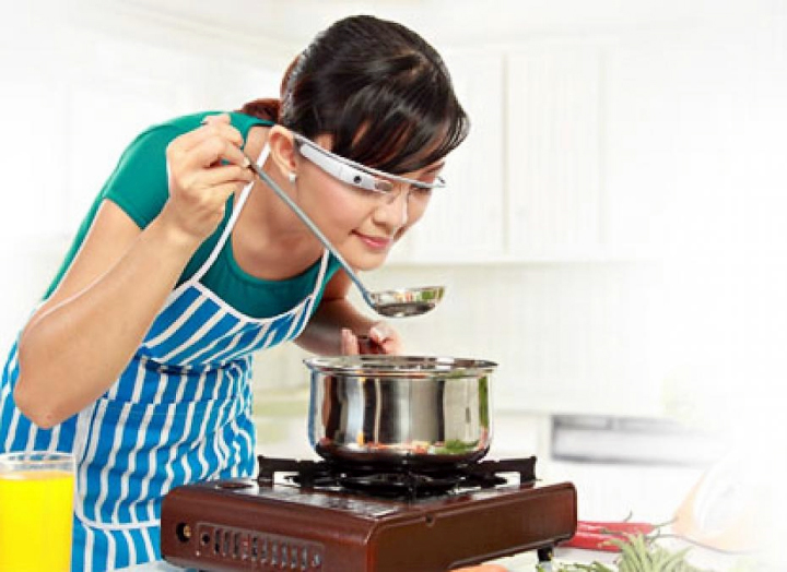Приложение Allthecooks Recipes для Google Glass помогает готовить блюда и делиться рецептами (фото:  meltyfood.fr).
