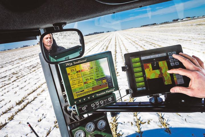 Фермер из штата Айова Дэвид Нельсон использует аналитические сервисы для оптимизации посева (фото: Ryan Donnell / The Wall Street Journal).