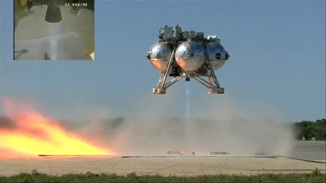Это NASA Morpheus Lander - прототип аппарата для вертикального взлёта и посадки с чужих планет.