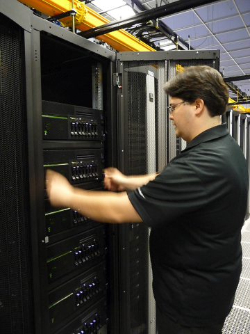 Серверы IBM в дата-центре Университета Райса (фото: ibm.com).