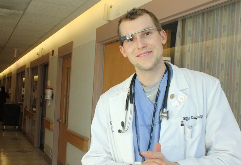 Remedy предлагает врачам использовать Google Glass в повседневной практике (фото: remedyonglass.com).