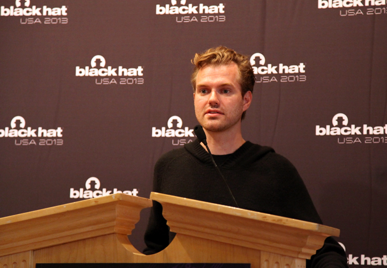 Карстен Нол на конференции Black Hat 2013 (фото: threatpost.com).