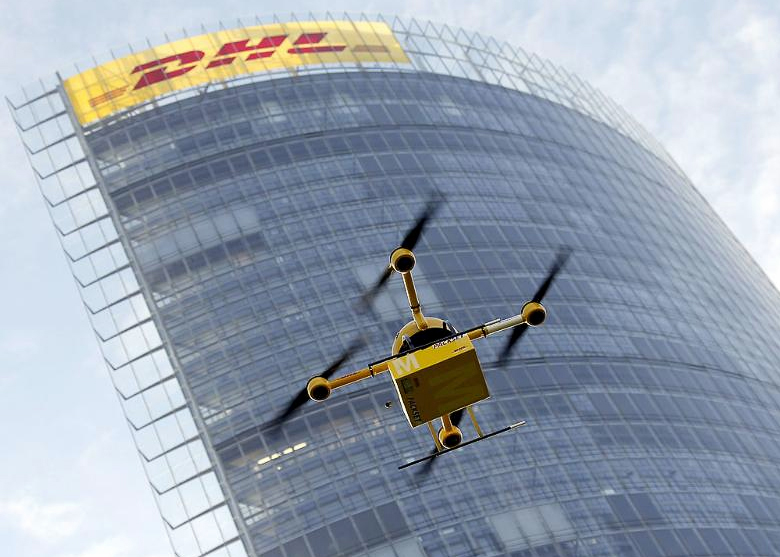 В проекте DHL Parcelcopter за основу взята серия дронов MD4 компании Microdrones (фото: Reuters/Wolfgang Ratta).