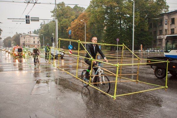 Наглядная демонстрация преимущества велосипедов перед автомобилями в городе