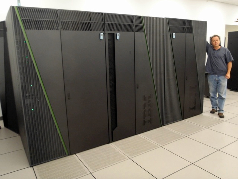 Канадский суперкомпьютер архитектуры IBM BlueGene/Q (фото: labcanada.com).