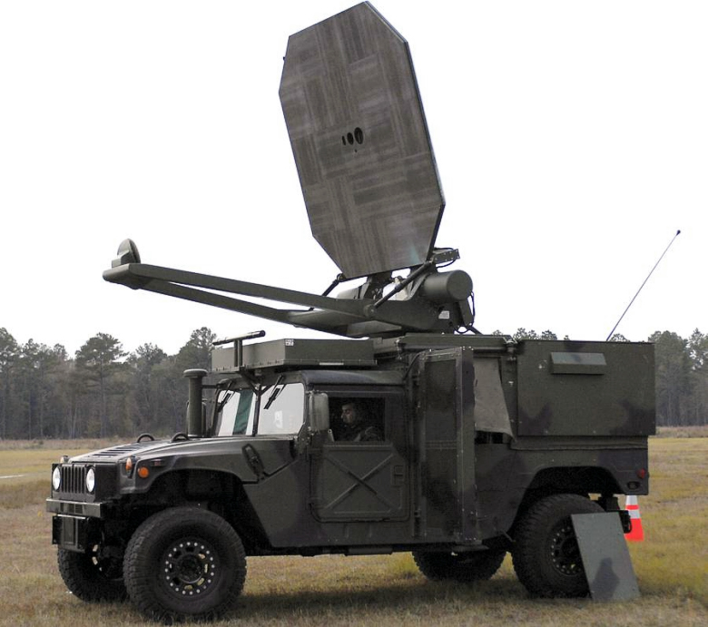 Мобильная установка нелетального действия Raytheon ADS генерирует СВЧ-излучение частотой 95 ГГц (фото: thefirearmblog.com).