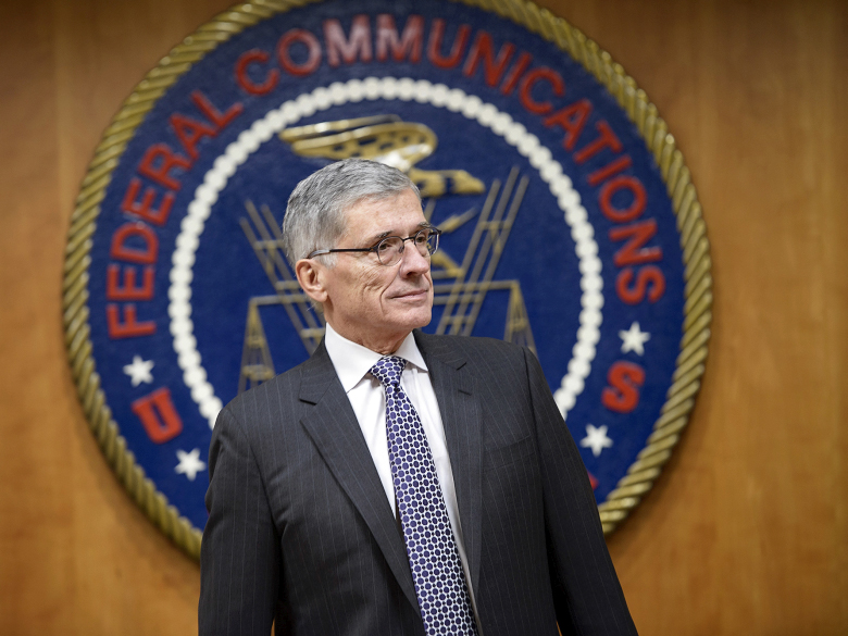 Председатель FCC Том Уилер (фото: Brendan Smialowski/AFP/Getty Images).