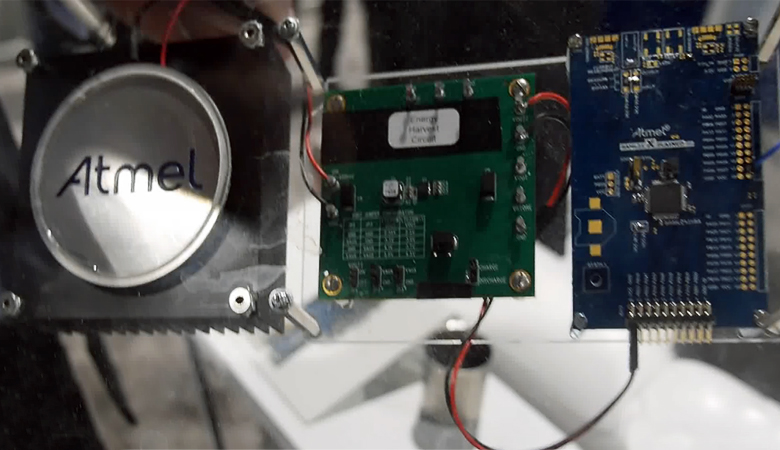 FM-трансмиттер на базе платы SAM L21 Xplained Pro, питающийся от с термоэлектрического преобразователя. (фото: atmel.com).