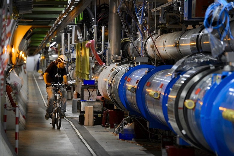 Если в БАК велосипедист собьёт роллера, в ЦЕРН даже не удивятся (фото: rte.ie). 