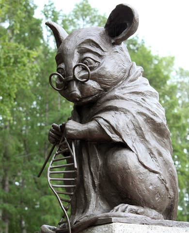 Памятник лабораторной мыши в сквере Института цитологии и генетики СО РАН (фото: Анна Горбунова / sib.fm).