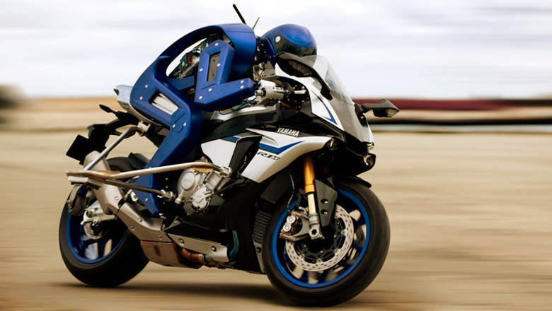 Мотобот - редкий пример начала карьеры с тяжёлых мотоциклов (фото: Yamaha).