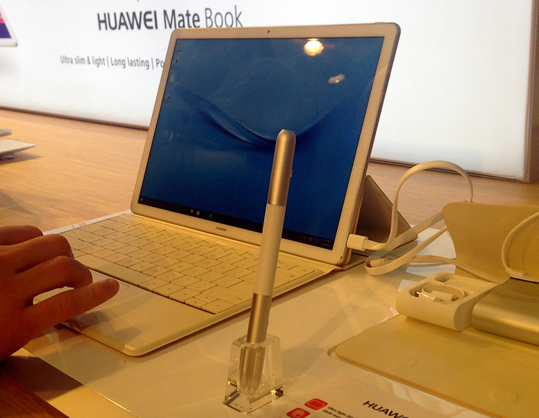 Huawei MateBook на MWC 2016 (фото: "Компьютерра").