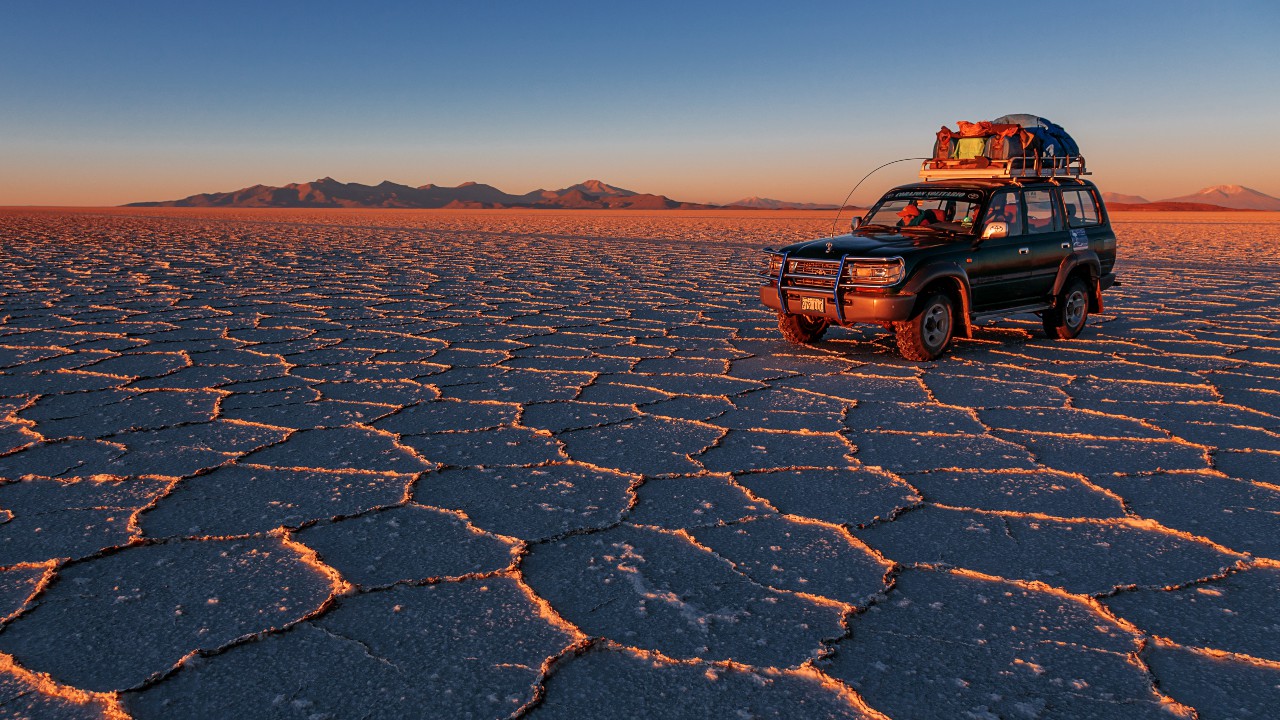 Солончак Salar de Uyuni в Боливии содержит, по разным оценкам, от четверти до половины разведанных мировых запасов лития.