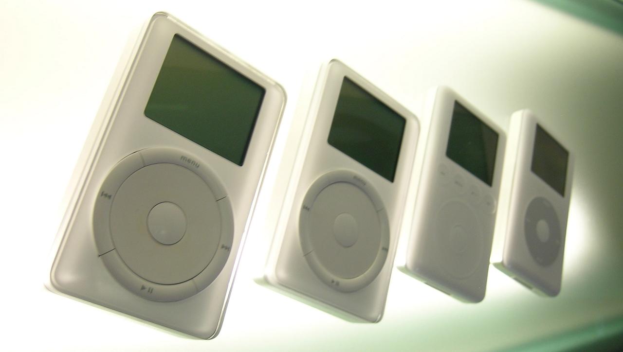 Меломаны ценили первый iPod за качественную электронику, способную «раскачать» даже мощные наушники. Публика в целом — за внешний вид. Какое ещё мобильное устройство смогло дойти до нас почти в исходном виде из начала нулевых?