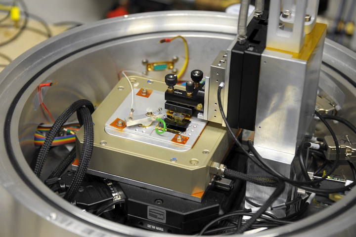 Прототип нанофрезера с кремниевой иглой (фото: IBM Research).