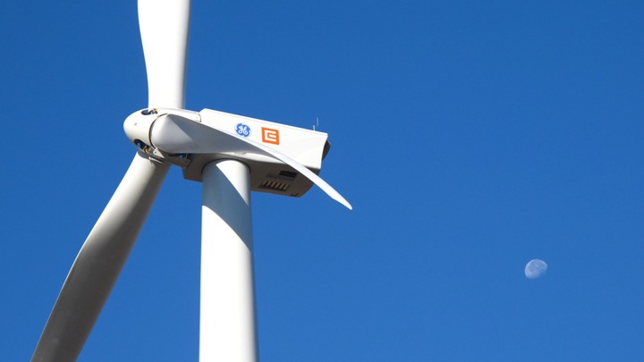 GE ныне производит и такие гигантские ветряки…