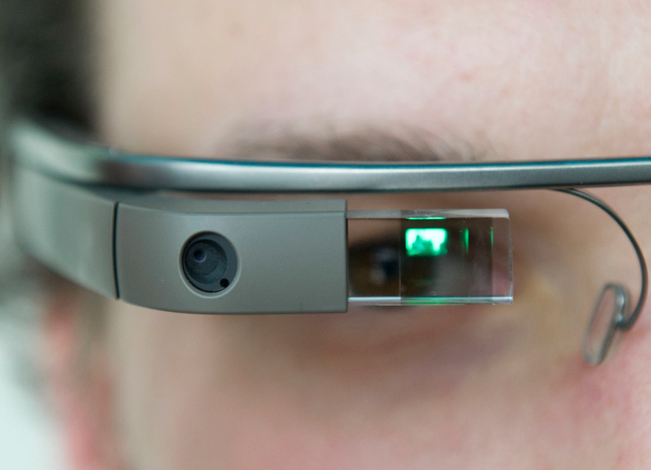 Google Glass вдохновили на создание других очков дополненной реальности (фото: huffpost.com).