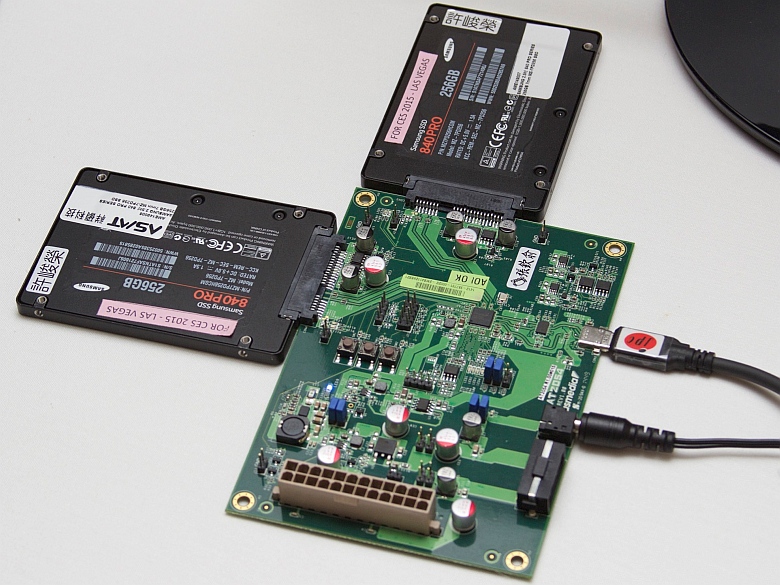 Два SSD в массиве RAID 0 подключены по интерфейсу USB 3.1 Gen2. (фото: Andrew Cunningham).