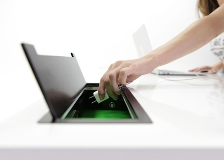 Turn work. Смарт-стол Stir Kinetic Desk. Умный письменный стол. Умный рабочий стол. Умный стол рабочий для ПК.