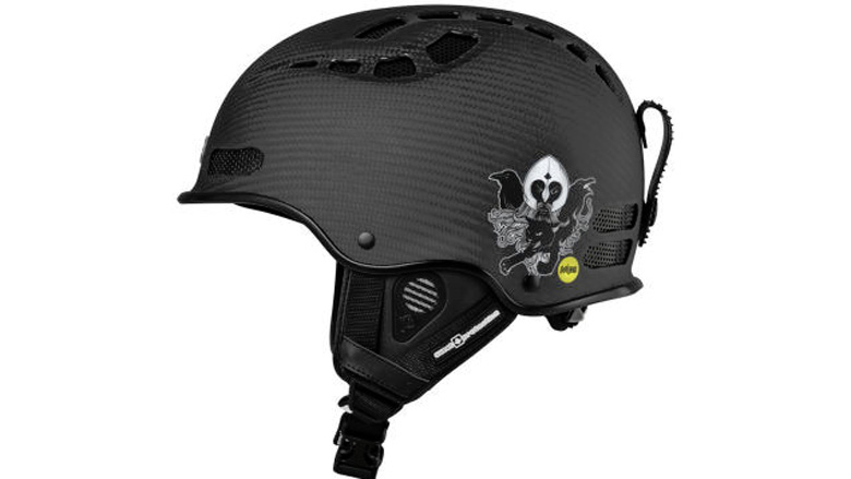 Шлем, защищающий и от экшен-камер