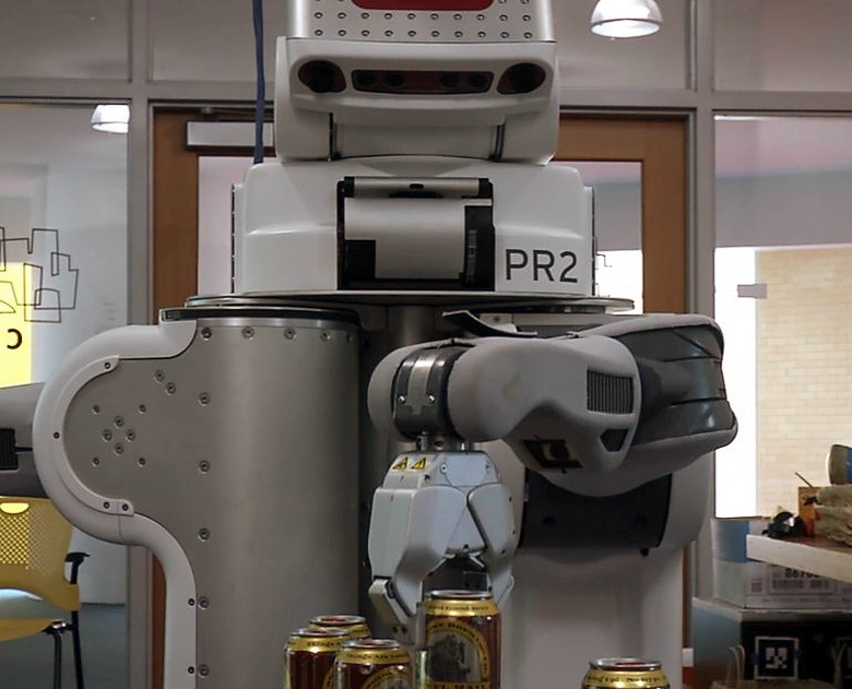 Робот-бармен PR2 (фото: MIT).