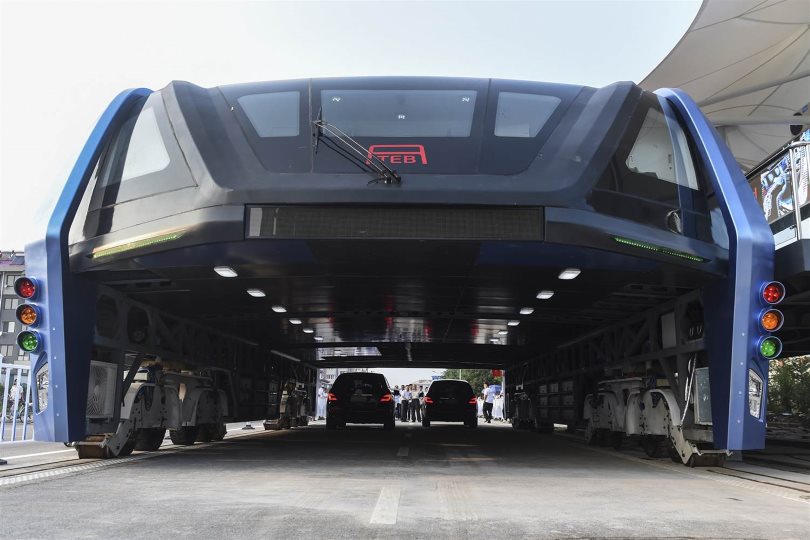 Китай перешел к тестированию первых надземные автобусов