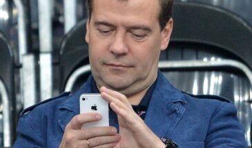Медведев решил внедрить блокчейн в экономику России.