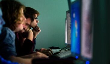 Доля интернет-пользователей в России в 2017 году составила 75%.