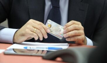 С 1 января в России начнут выдавать электронные паспорта.