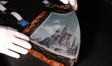 В «Роснано» показали гибкий дисплей E Ink, работающий, даже если его разрезать пополам