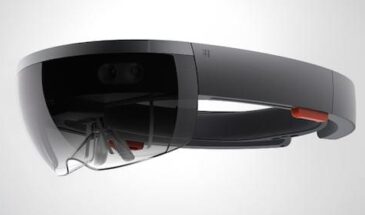 Microsoft представила очки HoloLens.