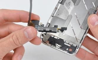 Слух: Apple заменит коннектор iPhone чем-то новым. Но чем?