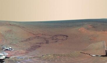 Марсоход Opportunity прислал роскошный панорамный снимок из кратера Индевор