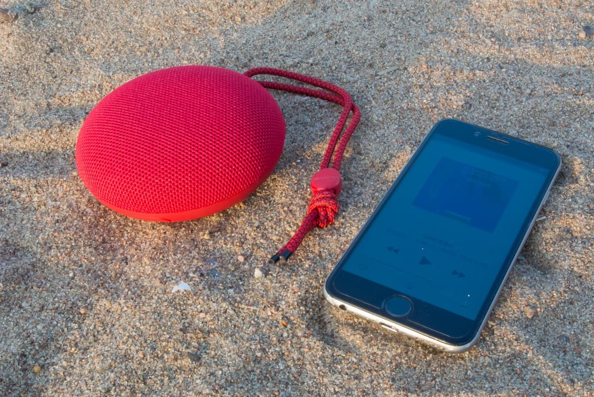 Huawei SoundStone – портативная акустика для путешественника или домоседа