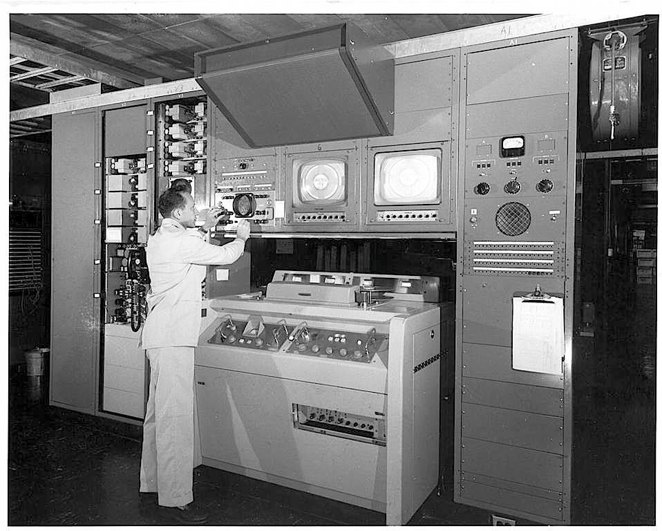 Видеомагнитофон VR-1000 фирмы Ampex в 1956 году стоил как пять домов или двадцать восемь автомобилей…