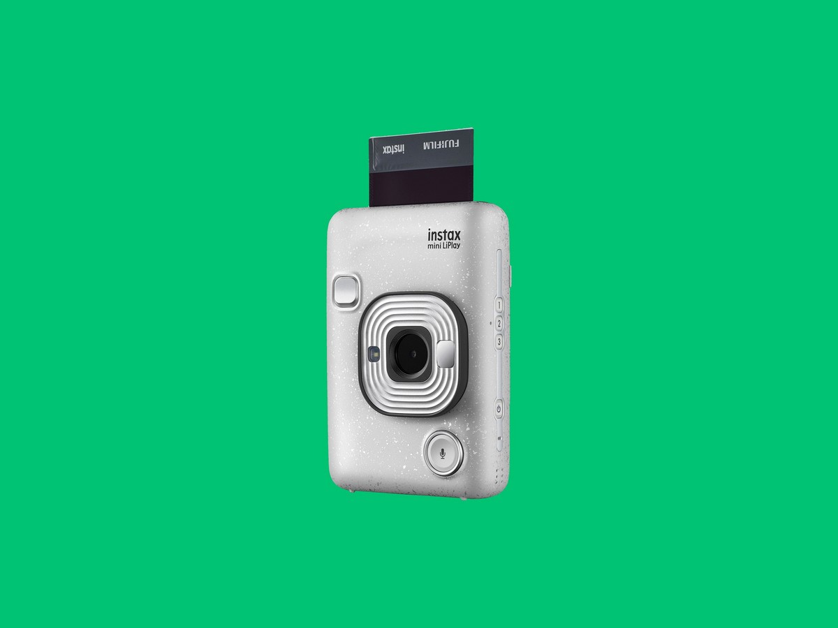 Фотокамера Fujifilm Instax Mini LiPlay: возрождение моментальной печати