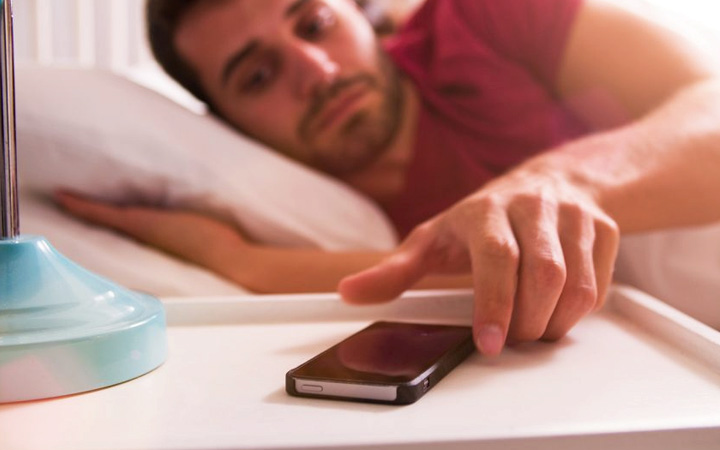 В постели со смартфоном: 5 отрицательных последствий
