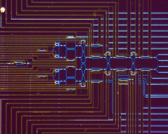 «Спиновые» кубиты, могут взаимодействовать, даже если они расположены относительно далеко друг от друга на компьютерном чипе