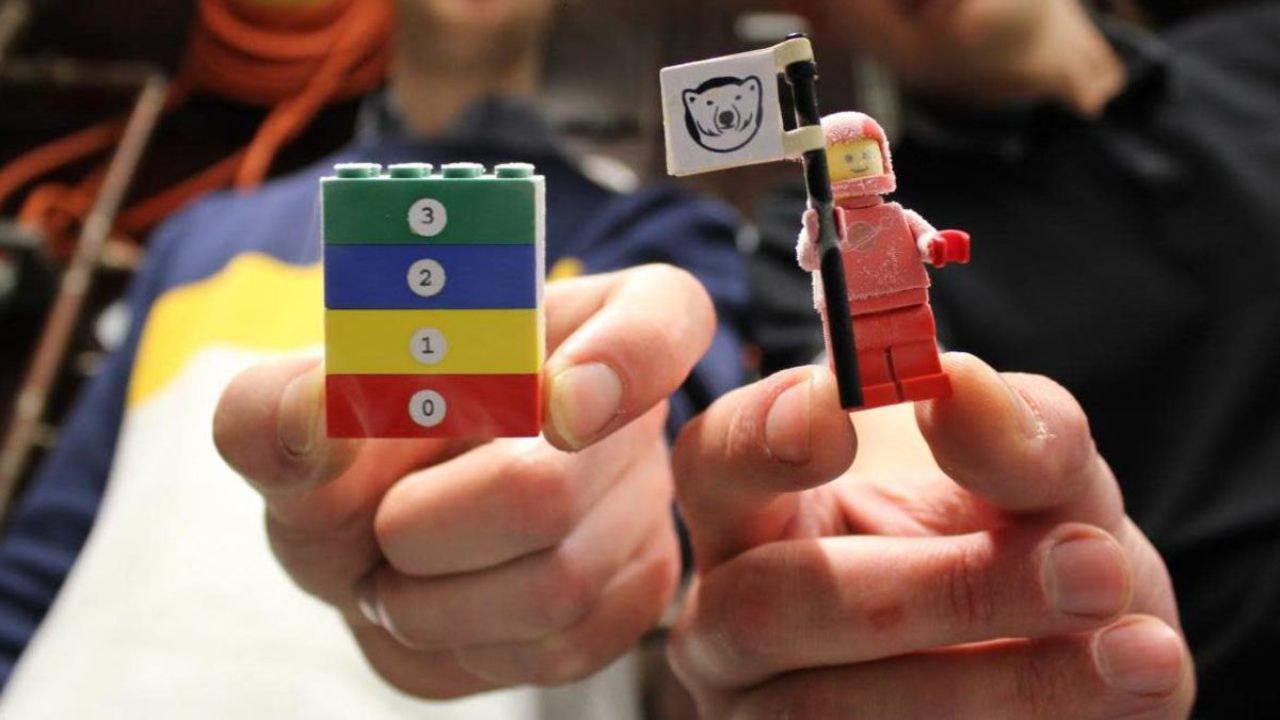 Физики из Великобритании поместили игрушки LEGO в самую холодную морозилку в мире
