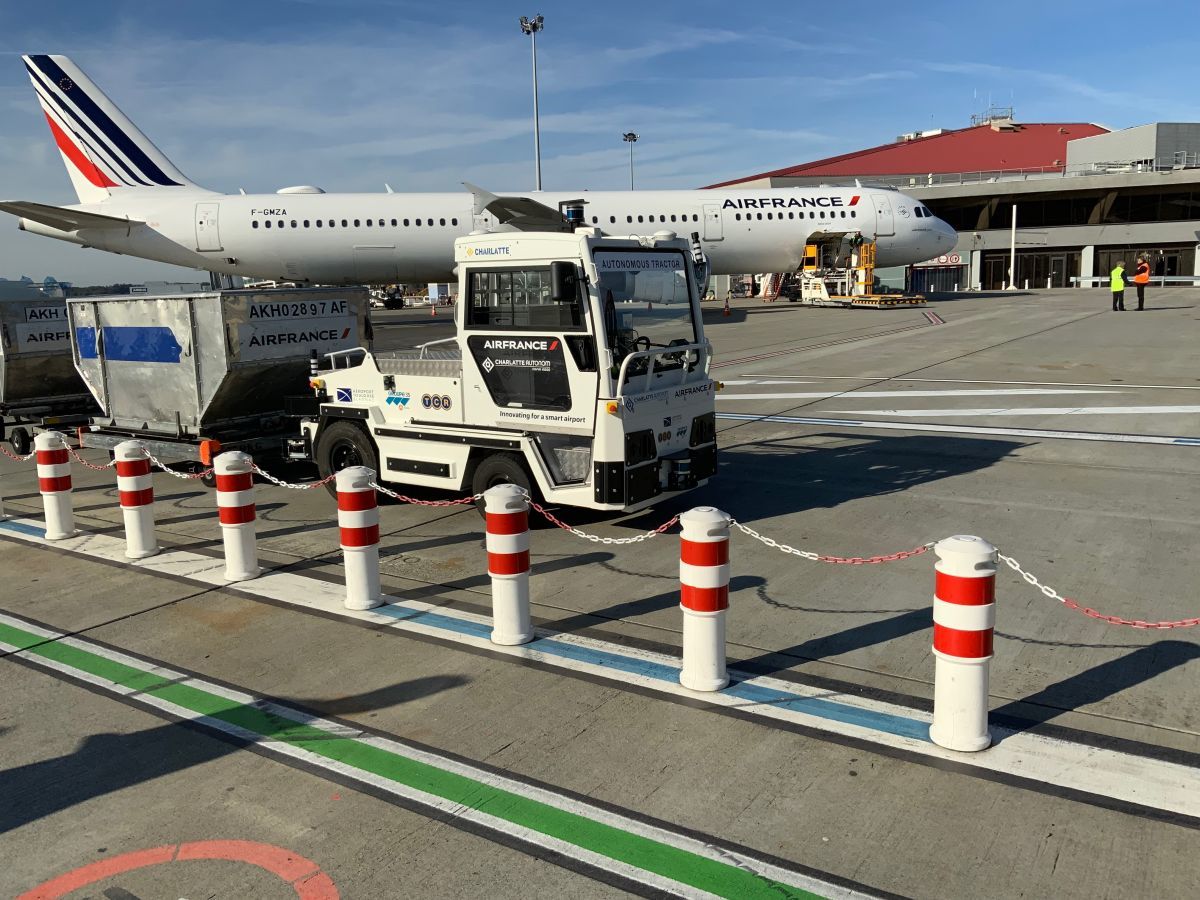 Французский аэропорт тестирует беспилотный багажный тягач