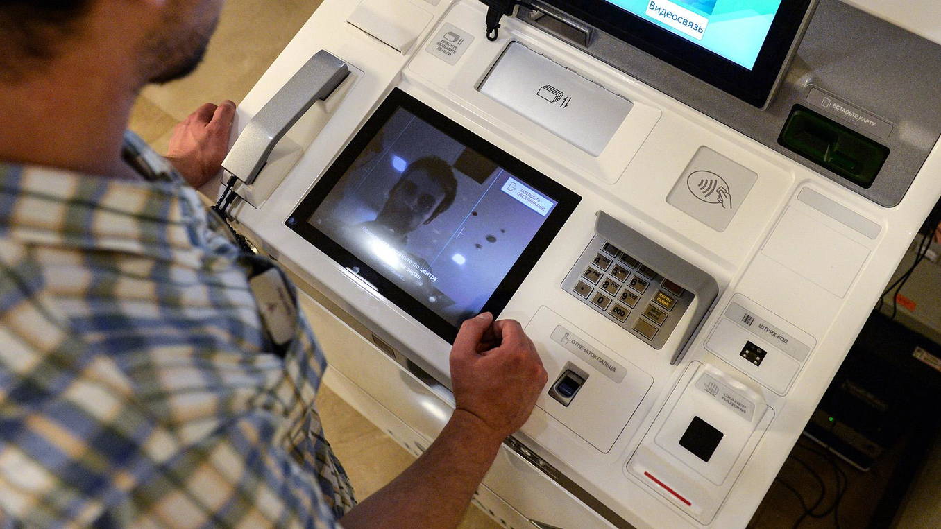 Тинькофф и «Сбербанк» начали тестировать банкоматы с функцией распознавания лиц