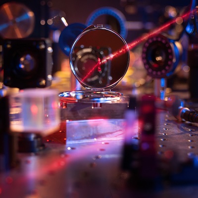 Физики создали самое легкое зеркало в мире из нескольких сотен атомов ...