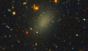 Астрономы раскрыли тайну аномальной галактики, содержащей 99,99% темной материи