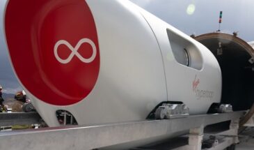 Вакуумный поезд Hyperloop совершил первую поездку с пассажирами
