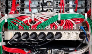 Как правильно организовать сетевой кабель в серверных шкафах