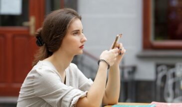 Эксперт посоветовал удалять видеофайлы, чтобы ускорить работу телефона