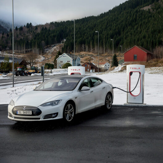 Почти 74% продаж авто в ноябре в Норвегии пришлось на электромобили
